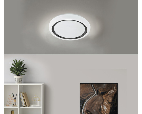 Runde Deckenleuchte im modernen Wohnzimmer