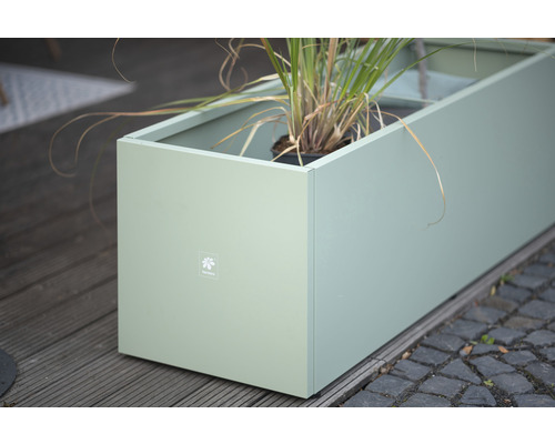 Rechteckiger Pflanzkasten mit Bepflanzung