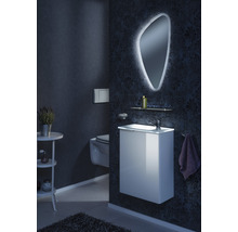 Modernes Badezimmer mit Waschtisch, Spiegel mit Beleuchtung und Toilette
