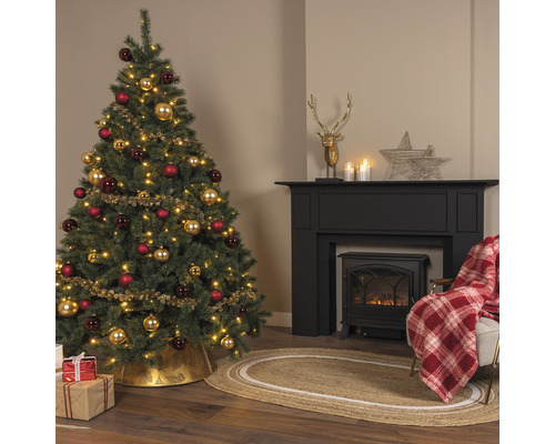 Weihnachtsszene mit Weihnachtsbaum, Kamin und Dekorationen
