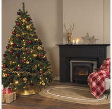 Weihnachtlich dekoriertes Wohnzimmer mit Tannenbaum, Kamin und Dekorationen.