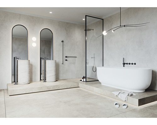 Modernes Badezimmer mit freistehender Badewanne, Waschtischen und Dusche hinter Glas