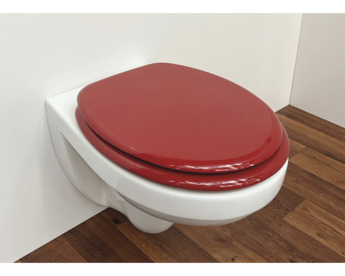 Wandhängendes WC mit rotem Toilettensitz
