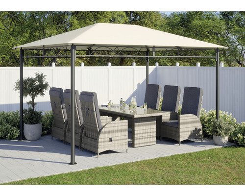 Pavillon mit Esstisch und Stühlen im Garten.