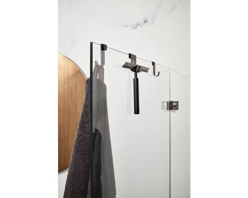 Duschkabine mit Abzieher, Handtuch und Haken