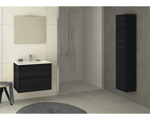 Modernes Badezimmer mit Waschtisch, Spiegelschrank, Dusche und Hochschrank