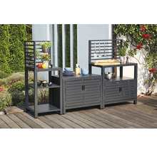 Gartenküche mit Stauraum, Ablageflächen und Hängevorrichtungen auf einer Terrasse