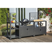 Grillküche mit Grill, Schränken und Regalen im Außenbereich