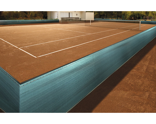 Tennisplatz mit Windschutznetz