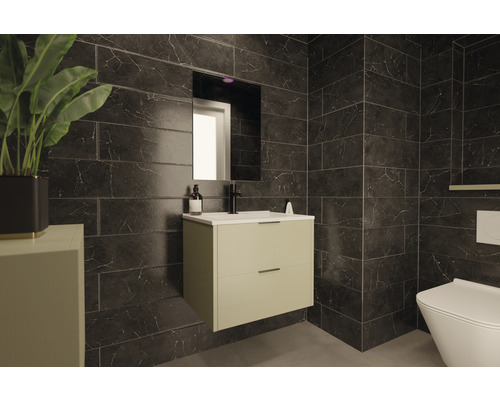 Modernes Badezimmer mit Waschtischunterschrank, Spiegel, Toilette und dunklen Fliesen