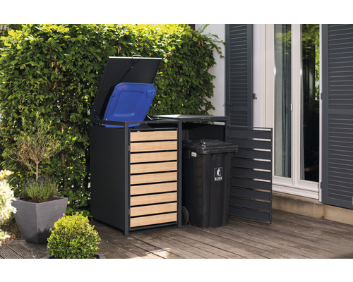 Mülltonnenbox mit Mülltonne auf einer Terrasse