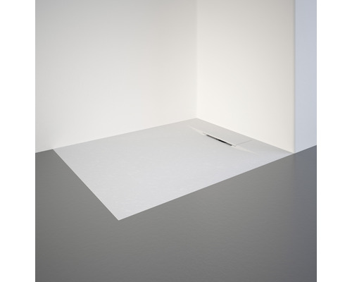 Bodenebene Dusche mit Ablaufrinne im Badezimmer