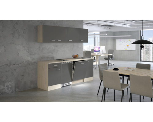 Küchenzeile mit Spülmaschine in einem hellen, modernen Büro
