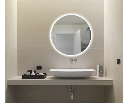 Modernes Badezimmer mit rundem Spiegel, Aufsatzwaschbecken und hellem Interieur