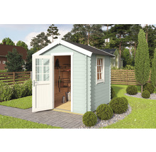 Gartenhaus mit geöffneter Tür auf Rasenfläche