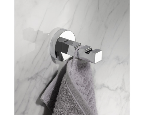 Doppelter Handtuchhaken mit Handtuch