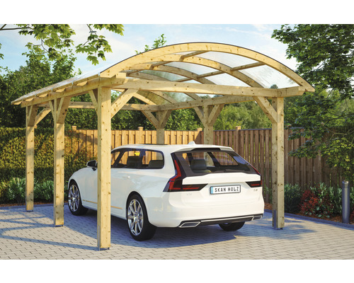 Holzcarport mit transparentem Dach und geparktem Auto