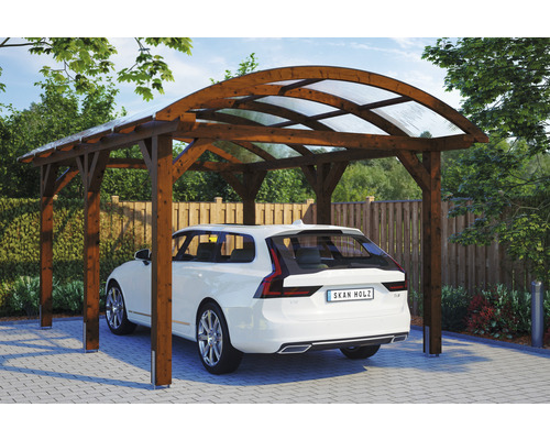 Holzcarport mit transparentem Dach und darunter geparktem Auto