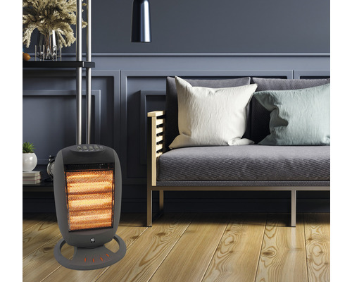 Innenraum mit Heizgerät, Sofa und Dekorationsgegenständen