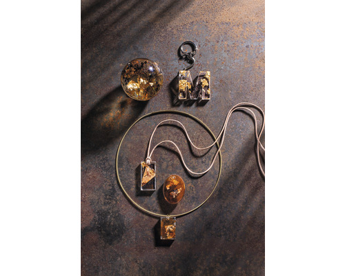 Schmuckset mit Anhängern, Kugel und Schlüsselanhänger mit dem Buchstaben M