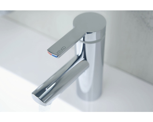 Keuco Logo auf einem verchromten Waschtischmischer.