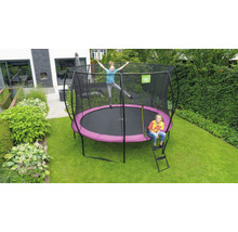 Trampolin mit Sicherheitsnetz im Garten, Kinder beim Springen