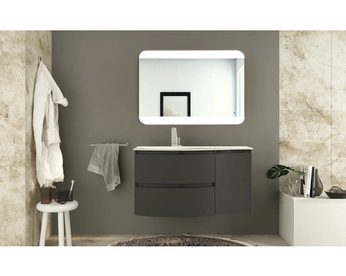 Modernes Badezimmer mit Unterschrank, Waschtisch, Spiegel mit Beleuchtung und Accessoires