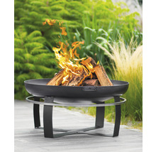 Feuerschale mit brennendem Holz im Garten.