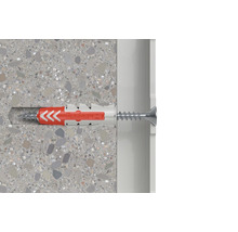 Fischer Dübel mit Schraube in Betonwand