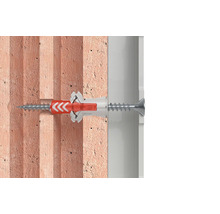 Fischer Dübel mit Schraube in Ziegelwand und Putz