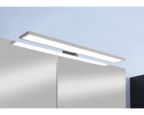 Auf einem Spiegelschrank montierte Badezimmerlampe