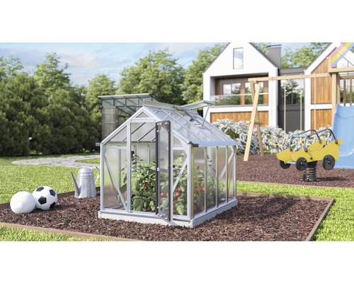 Minigewächshaus Vitavia Merlin Hohlkammerplatten 4 mm 87,2 x 111,6 cm aluminium Kleines Gewächshaus mit geöffneter Tür im Gartenbereich