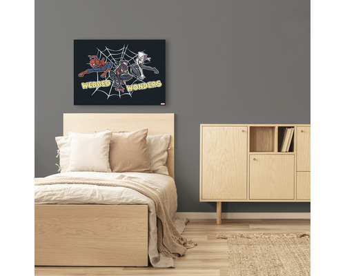 Dekorative Leinwand mit Spider-Man, Spider-Man Miles Morales und Spider-Gwen im Kinderzimmer.