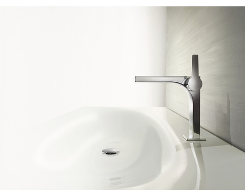 Waschbecken mit Armatur im Badezimmer