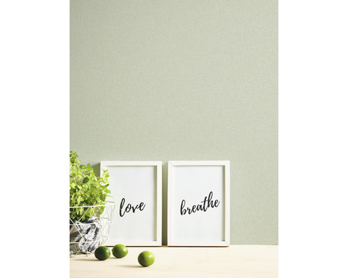 Dekorative Wandgestaltung mit Bildern, Pflanze und Limetten