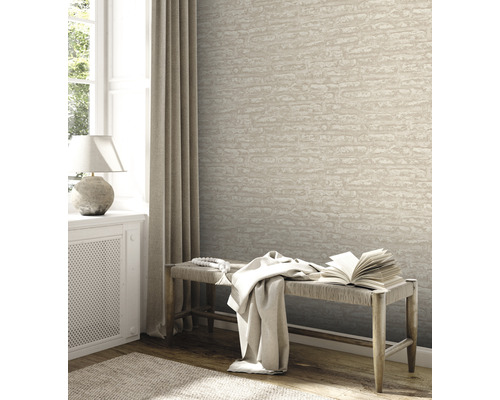Beige Backstein Tapete in einem hellen Raum mit Sitzbank