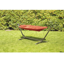 Hängematte mit Gestell auf Rasen