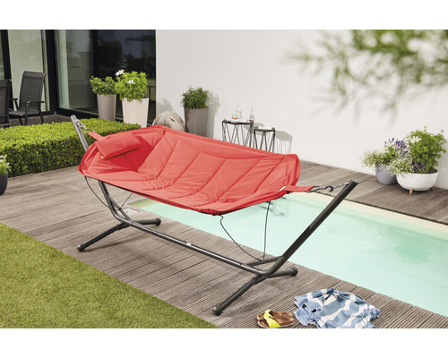 Gepolsterte Hängematte mit Metallgestell für den Außenbereich