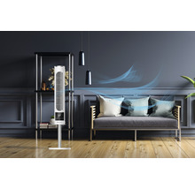 Modernes Wohnzimmer mit Turmventilator für eine angenehme Atmosphäre