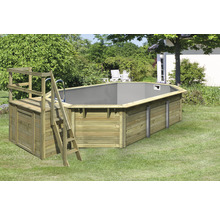 Holzpool mit Leiter im Garten