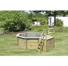 Achteckiger Holzpool mit Leiter und Plattform im Garten