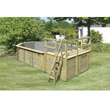 Holzpool mit Leiter und Plattform im Garten