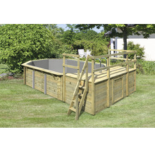 Holzpool mit Leiter und Plattform im Garten