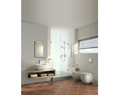 Badezimmer mit Dusche, Waschtisch, Toilette und Bidet