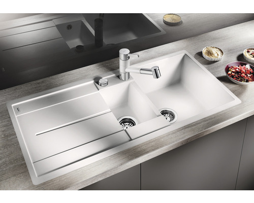 Spültisch aus Verbundwerkstoff mit Abtropffläche, Becken und Mischbatterie