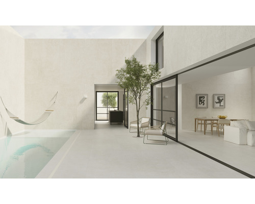 Außenbereich mit Pool, Hängematte, Sitzgelegenheiten und Verbindung zum Innenbereich.