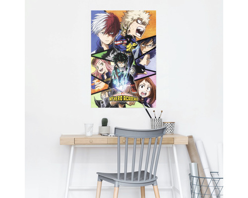 Anime Wandposter mit ''My Hero Academia'' Design über einem Schreibtisch