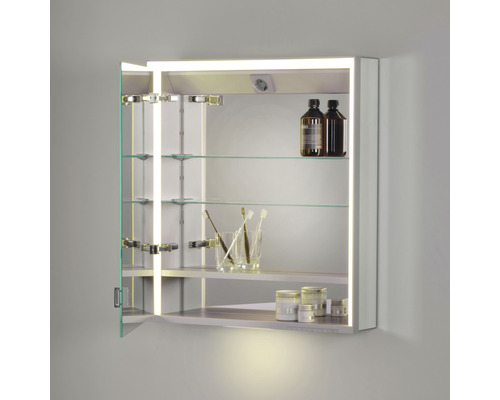 Offener Spiegelschrank mit Beleuchtung und Glasablagen zur Aufbewahrung von Badartikeln