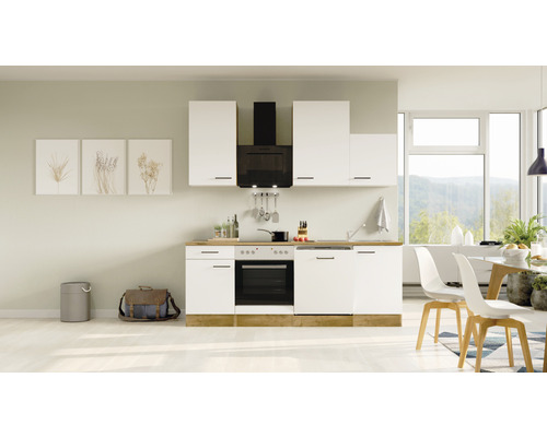 Moderne Küche mit weißen Schränken und schwarzer Dunstabzugshaube