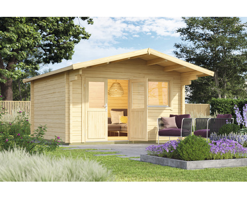 Holzgartenhaus mit Doppeltür und Fenster im Garten